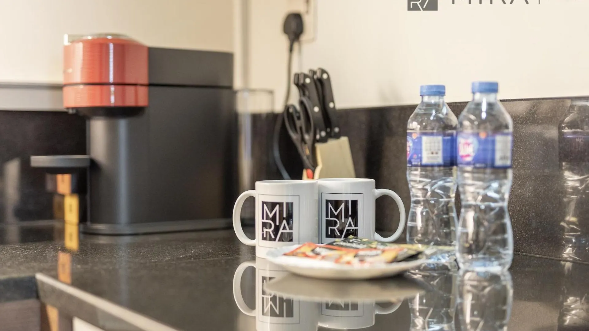 Mira Holiday Homes - Spacious 2 Bedroom With Patio In Palm Jumeirah Dubai Apartment