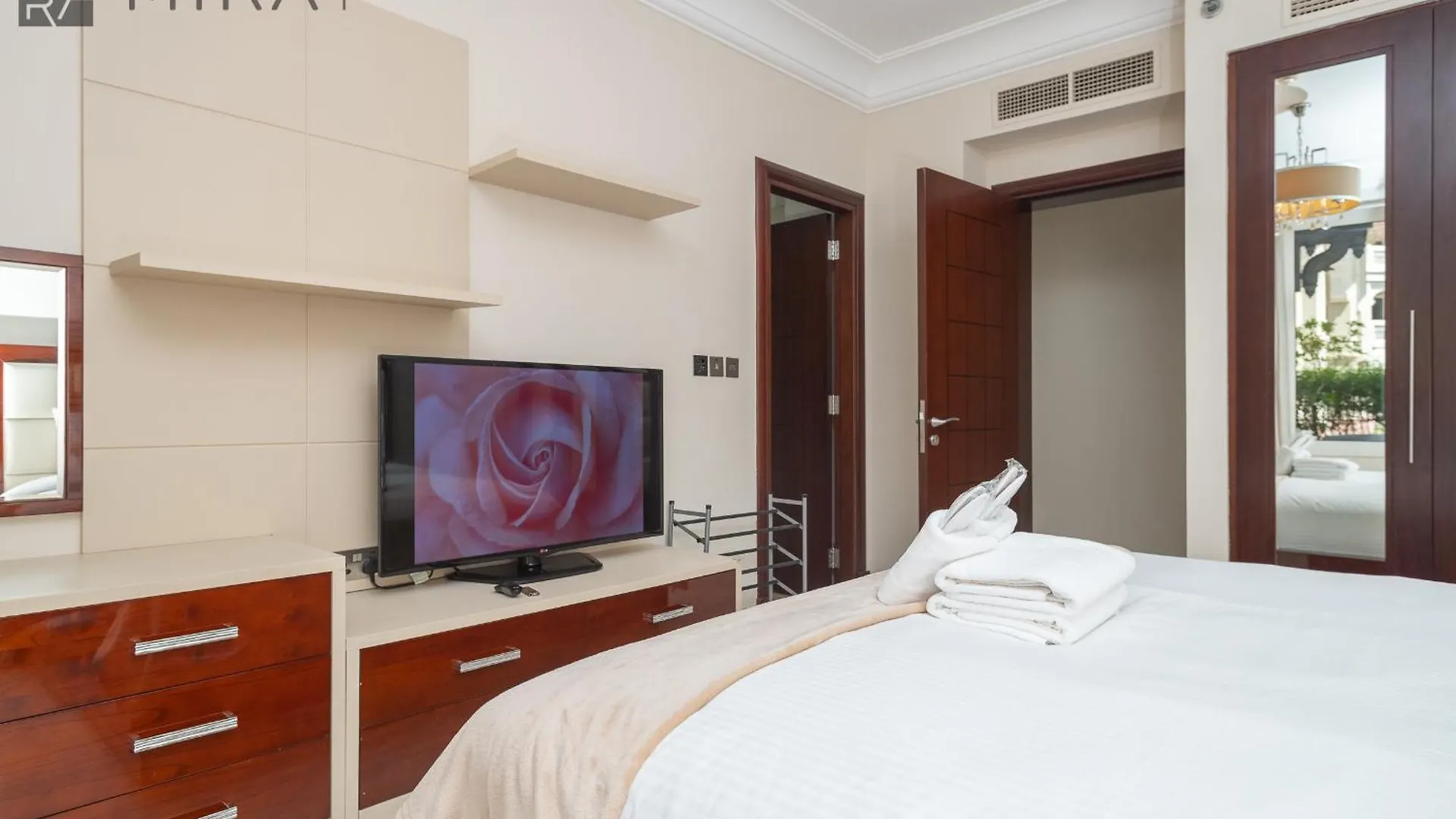 Mira Holiday Homes - Spacious 2 Bedroom With Patio In Palm Jumeirah Dubai
